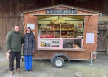 Eggli Dominik und Pereira Regula, Märit vis-à-vis Gasthof Sternen