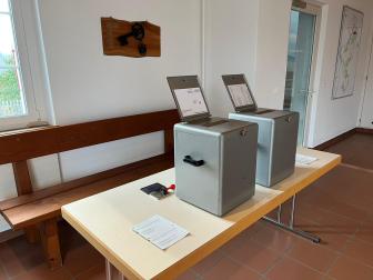Urnen für die Abstimmungen und Wahlen